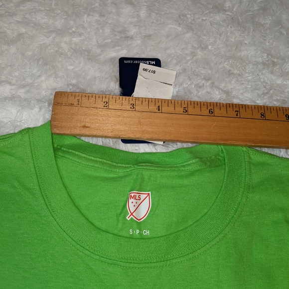 Nwt MLS Seattle sounders FC bright green t-shirt - Picture 6 of 13